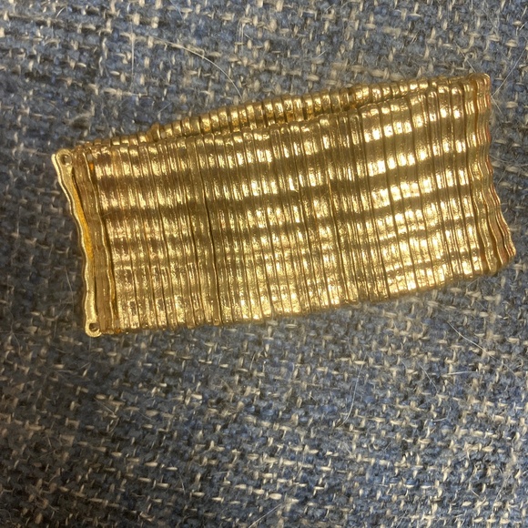Gold cuff bracelet - Picture 1 of 3